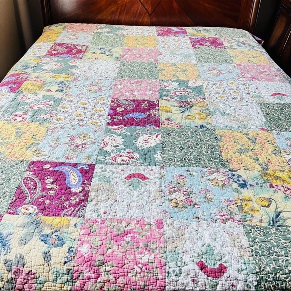 68”x78” Twin Size Bohemian Quilted Bedspread
Length: 78 Inches; Width: 68 Inches